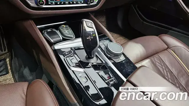 BMW 5 Series 2022 — ფოტო 15/20