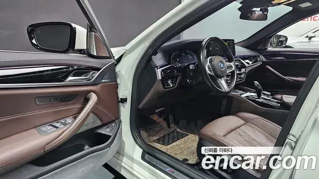 BMW 5 Series 2022 — ფოტო 10/20