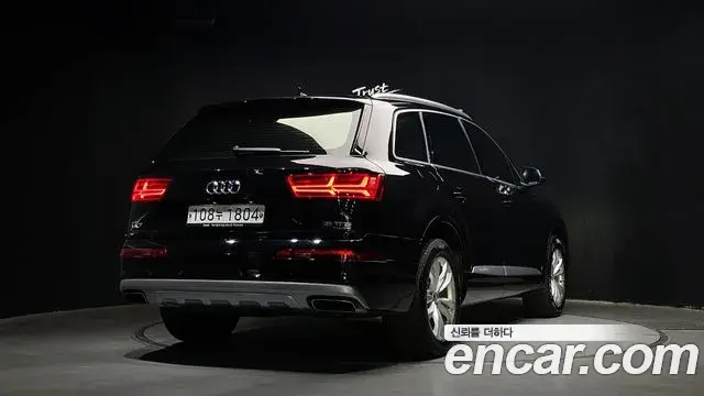 Audi Q7 2019 — Şəkil 8/20