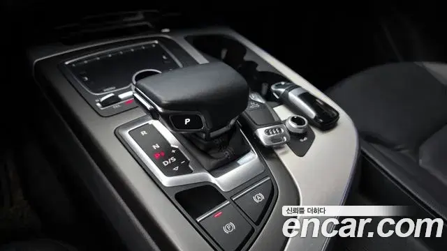 Audi Q7 2019 — Şəkil 14/20