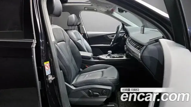 Audi Q7 2019 — Şəkil 10/20