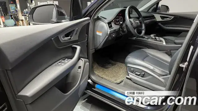Audi Q7 2019 — Şəkil 11/20