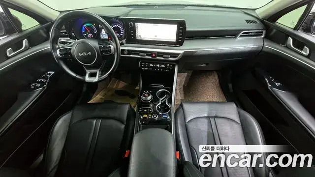 Kia K5 2023 — ფოტო 17/20