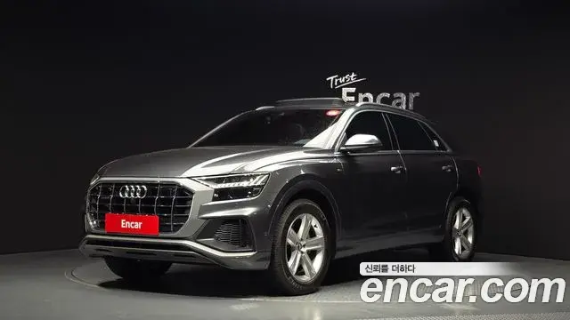 Audi Q8 2021 — Photo 1/20