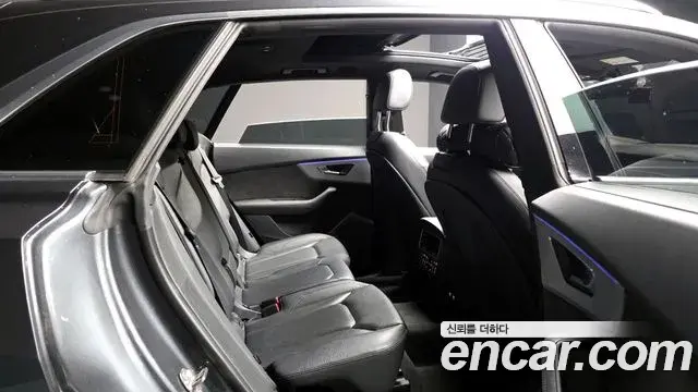Audi Q8 2021 — Photo 13/20