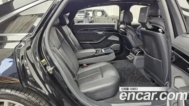 Audi A8 2021 — ფოტო 10/20