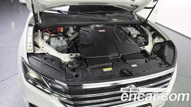 Volkswagen Touareg 2023 — Şəkil 17/20
