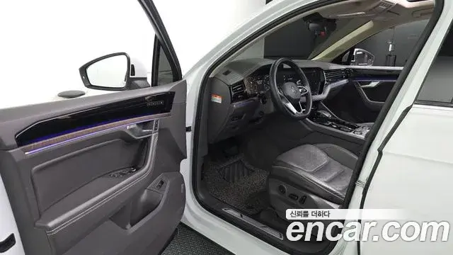 Volkswagen Touareg 2023 — Şəkil 12/20