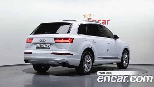 Audi Q7 2019 — Photo 17/20