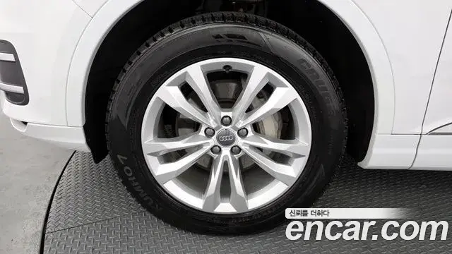 Audi Q7 2019 — Photo 15/20