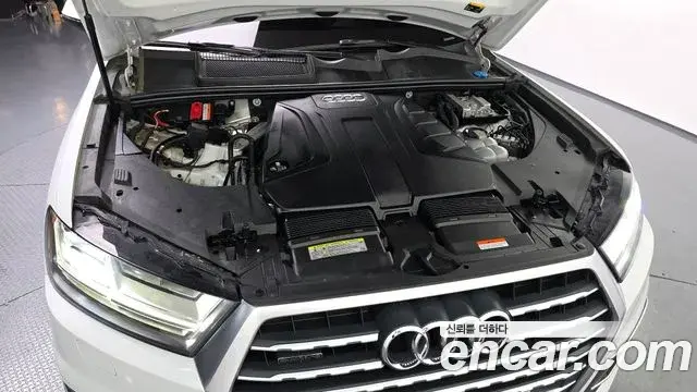 Audi Q7 2019 — Photo 3/20