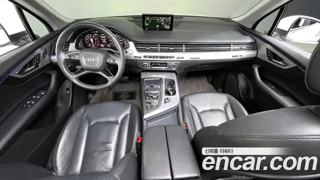 Audi Q7 2019 — Photo 2/20