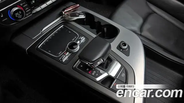 Audi Q7 2019 — Photo 6/20
