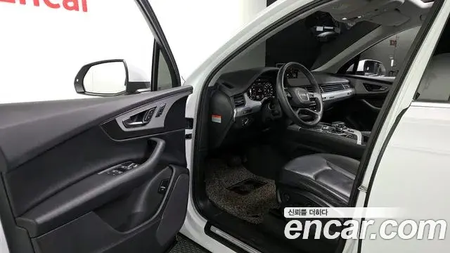 Audi Q7 2019 — Photo 13/20