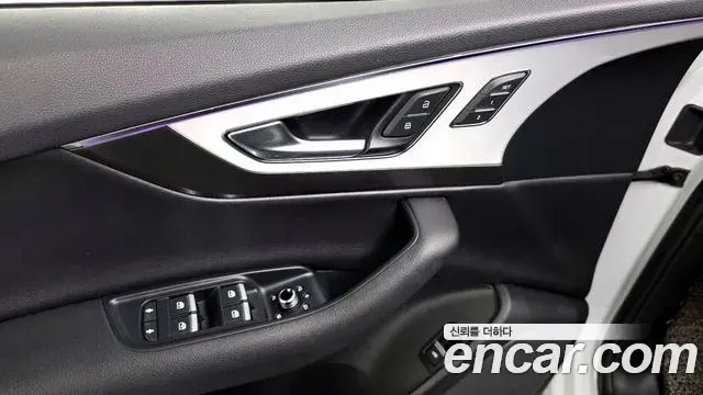 Audi Q7 2019 — Photo 10/20