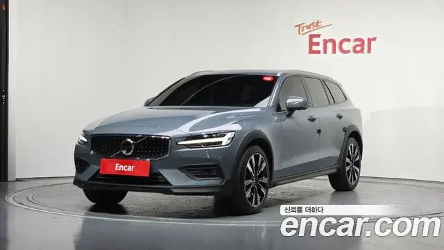 Volvo V60 Cross Country 2022 — Şəkil 14/20