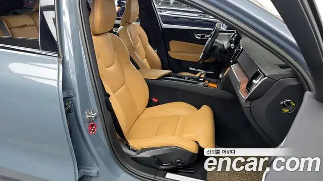 Volvo V60 Cross Country 2022 — Şəkil 8/20