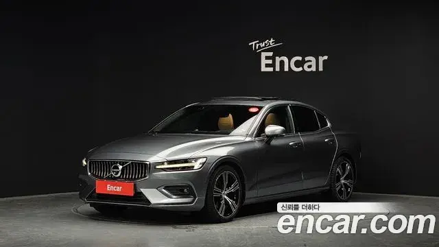 Volvo S60 2019 — ფოტო 13/20