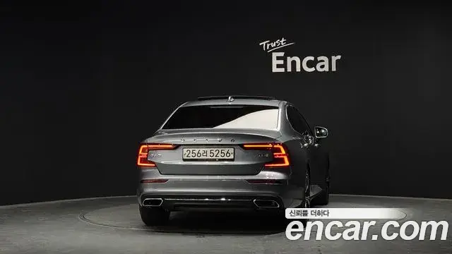 Volvo S60 2019 — ფოტო 5/20