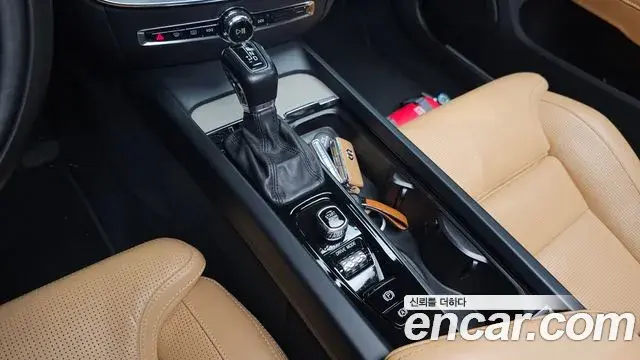 Volvo S60 2019 — ფოტო 6/20