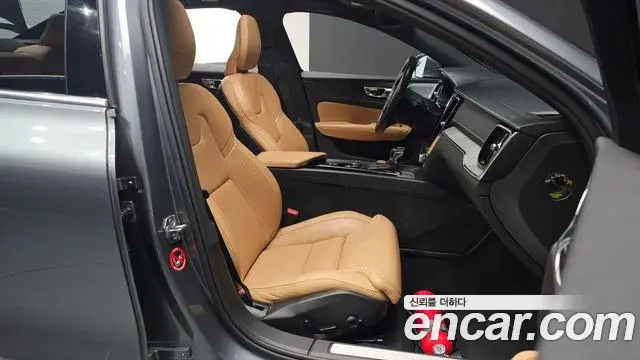 Volvo S60 2019 — ფოტო 11/20