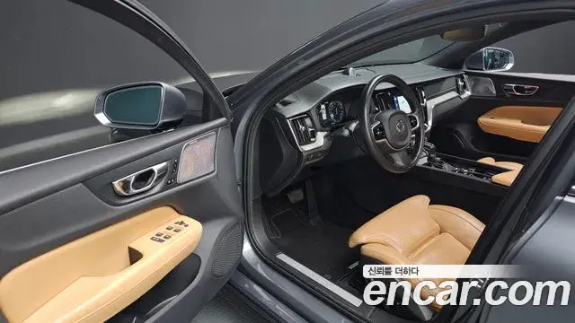 Volvo S60 2019 — ფოტო 16/20