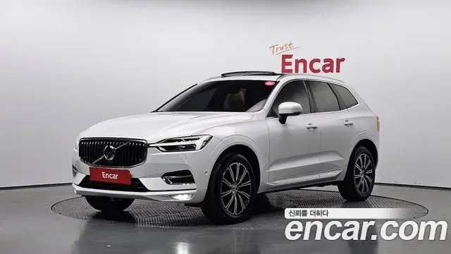 Volvo XC60 2018 — ფოტო 13/20