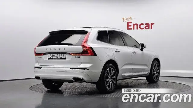 Volvo XC60 2018 — ფოტო 11/20