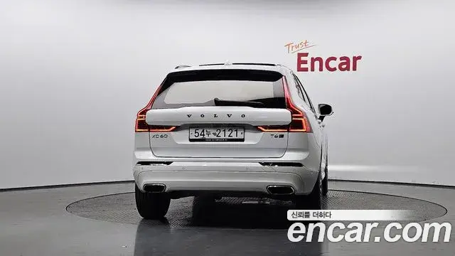 Volvo XC60 2018 — ფოტო 1/20
