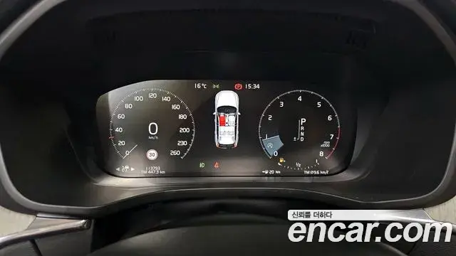 Volvo XC60 2018 — ფოტო 18/20