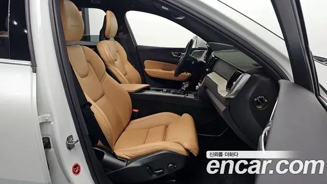Volvo XC60 2018 — ფოტო 3/20