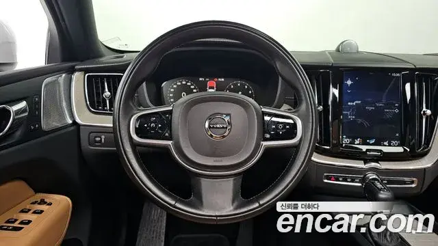 Volvo XC60 2018 — ფოტო 19/20
