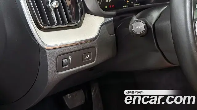 Volvo XC60 2018 — ფოტო 5/20