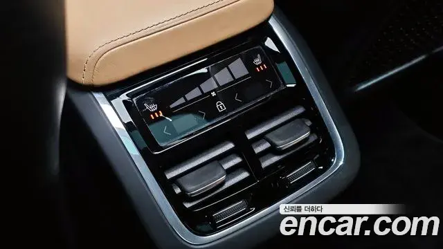 Volvo XC60 2018 — ფოტო 7/20