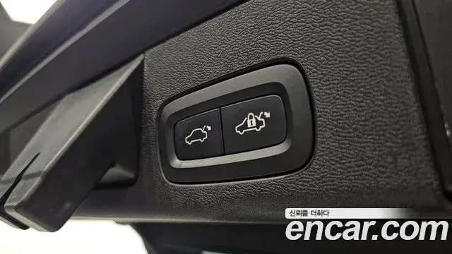 Volvo XC60 2018 — ფოტო 2/20
