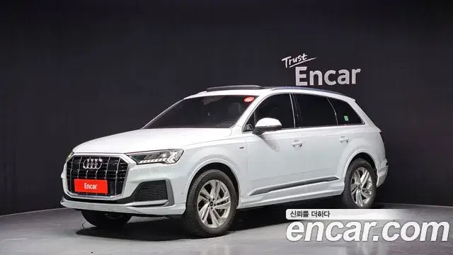 Audi Q7 2021 — Фото 1/20