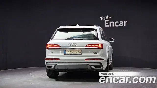Audi Q7 2021 — Фото 4/20