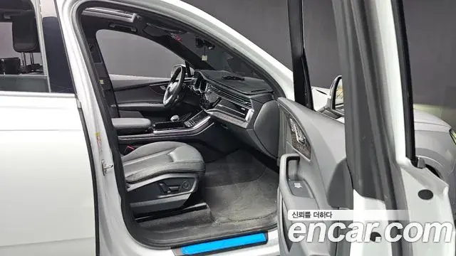 Audi Q7 2021 — Фото 11/20