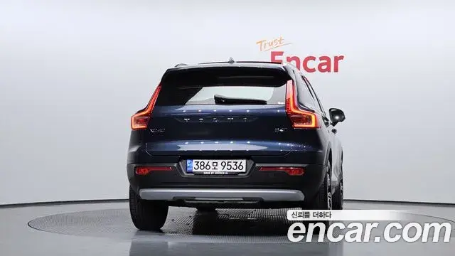 Volvo XC40 2021 — ფოტო 12/20