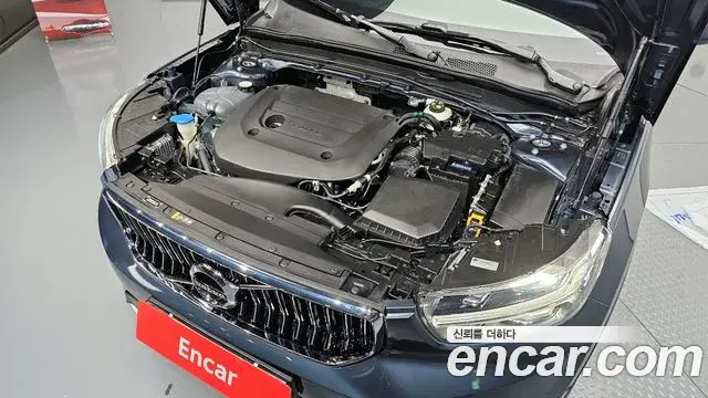 Volvo XC40 2021 — ფოტო 10/20
