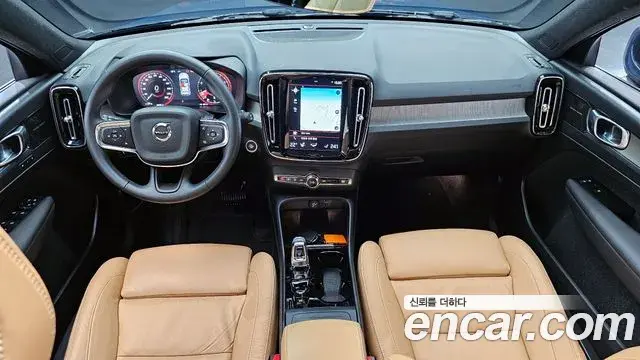 Volvo XC40 2021 — ფოტო 16/20