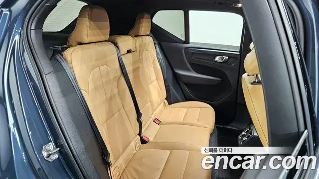 Volvo XC40 2021 — ფოტო 2/20