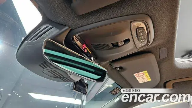 Volvo XC40 2021 — ფოტო 9/20