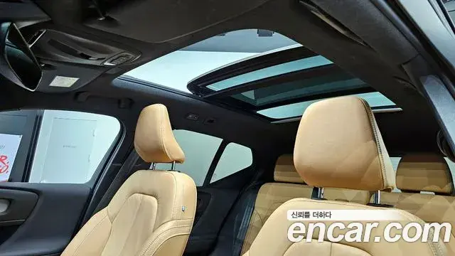 Volvo XC40 2021 — ფოტო 6/20