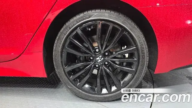 Kia Stinger 2018 — ფოტო 19/20