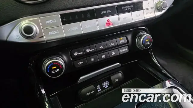 Kia Stinger 2018 — ფოტო 4/20