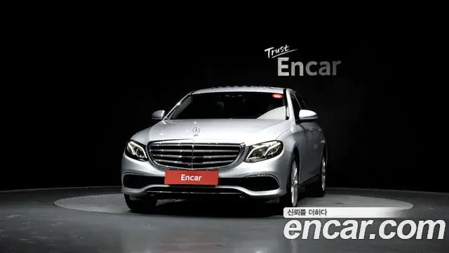 Mercedes-Benz E-Class 2020 — ფოტო 14/20