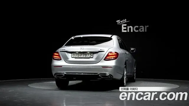 Mercedes-Benz E-Class 2020 — ფოტო 17/20