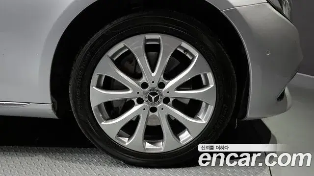 Mercedes-Benz E-Class 2020 — ფოტო 16/20