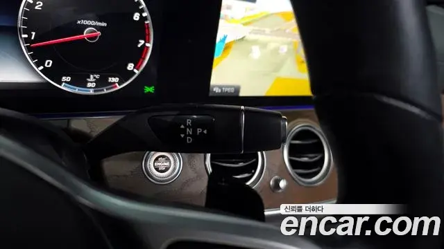 Mercedes-Benz E-Class 2020 — ფოტო 8/20
